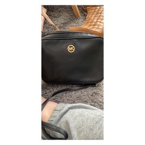 Michael kors black and gold crossbody purse